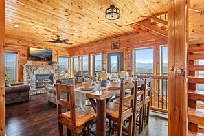 Amazing Mountain Views from every level!!