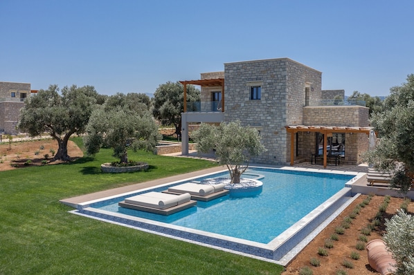 145sq.m. villa,Huge pool,Plants,Near beach & taverns,Rethymno,Crete