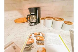 Kaffee und/oder Kaffeemaschine