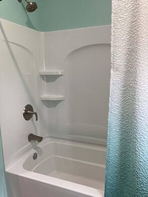 shower/ tub