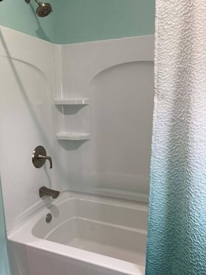 shower/ tub