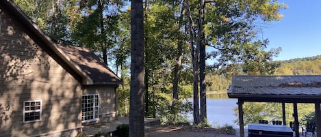 secluded, waterfront with Hot Tub!