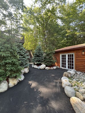 Walkway to fire pit/outdoor kitchen