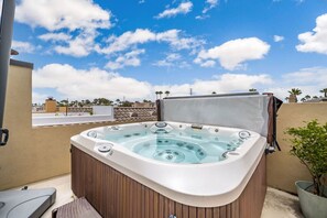 Above ground hot tub in the rooftop