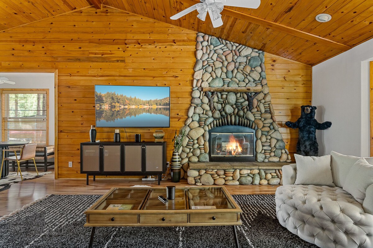 Modern Group Getaway SPA/Fire/Games
