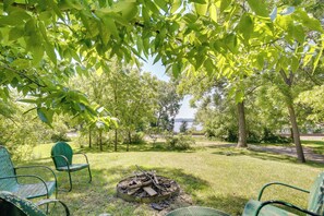 Private Yard | Fire Pit