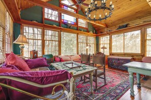 3-Season Porch | 2 Daybeds