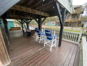 Lower-level deck