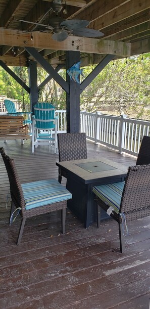 Lower-level deck