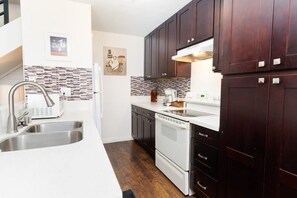 Full kitchen