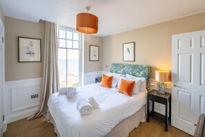 13 Burlington Place, Sheringham: Master bedroom with king-size bed