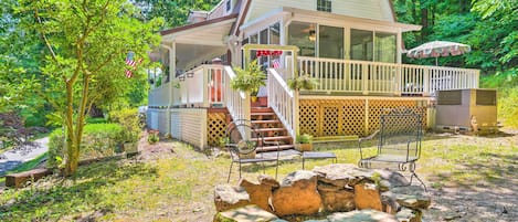 Chattanooga Vacation Rental | 2BR | 2BA | 1,200 Sq Ft | 4 Stairs to Enter