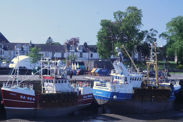 Corbie Neist apartment overlooking Kirkcudbright Harbour Square.