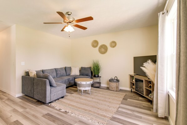 Branson Vacation Rental | 3BR | 2BA | 1,053 Sq Ft | 2 Steps to Access