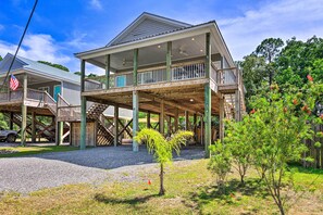 Property Exterior | Driveway (2 Vehicles or 1 Vehicle & Boat)