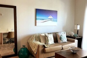 Living area with Queen-size sofa-bed