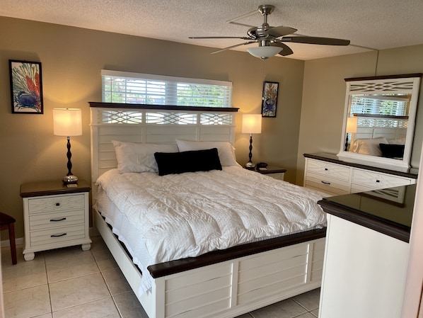 Master Bedroom:
King Size Bed - Sheets Included
Ceiling Fan