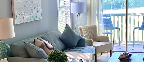 Lots of natural light while you enjoy your stay at our golf bungalow.