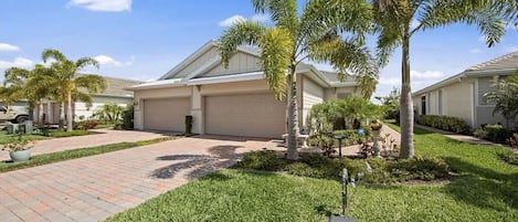 Townhouse Villa- separate unit shared wall, 2 car garage