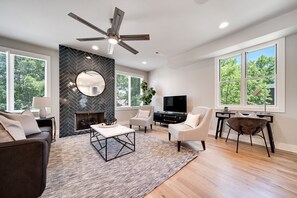 Living Room with Smart TV, Fireplace and Queen Pull out Couch 