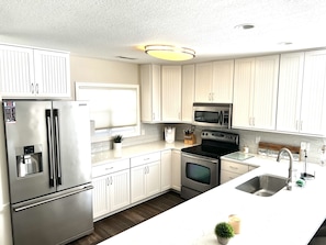 Full kitchen