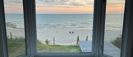 Sunset view - Enjoy breathtaking views of Lake Erie from our Living Room!
