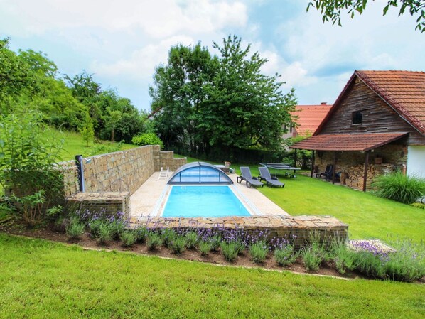 Plant, Cloud, Sky, Building, Natural Landscape, Tree, Land Lot, Shade, Swimming Pool, Cottage