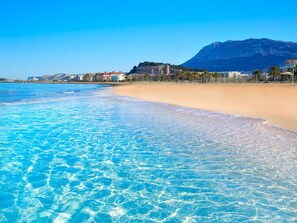 Wasser, Himmel, Wasservorräte, Wolke, Blau, Azurblau, Natürliche Landschaft, Strand, Küsten Und Ozeanische Forms, Berg