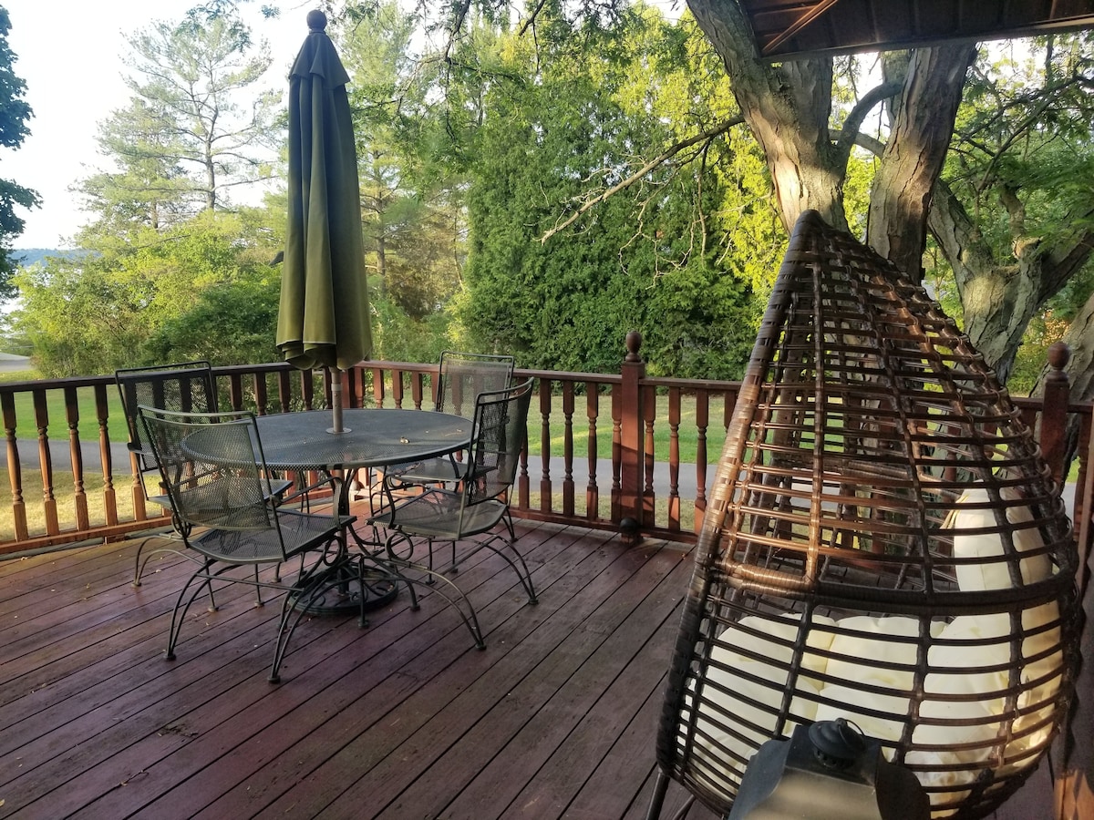 Exclusive Lakefront Home Retreat w/Baby Grand Piano for Family FLX Fun & Friends
