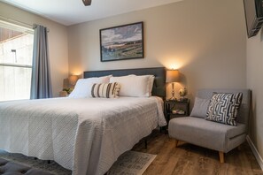 Guest BR: King with Fold Out Twin Bed