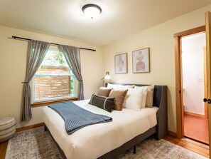 Bedroom 1 - King Bed