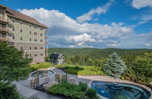 Communal hot tub for Soaring Eagle guest