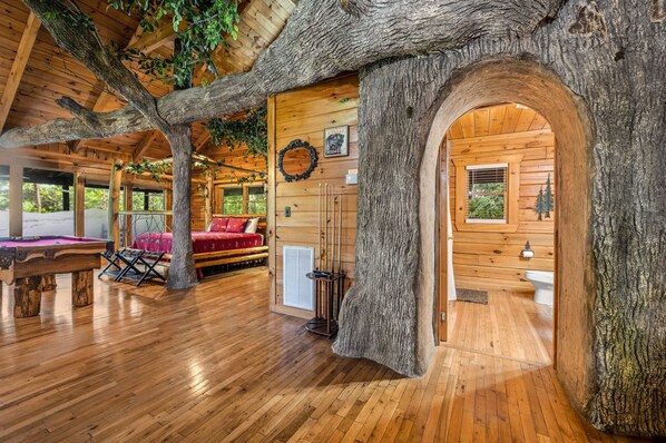 Gatlinburg Enchanted Treehouse Entrance