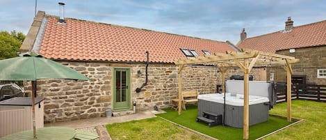 The Byre, Grinkle - Host & Stay