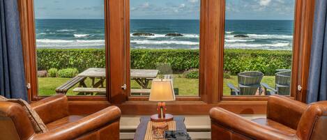 Soft leather chairs that overlook the oceanfront. - Soft leather furnishings overlook the oceanfront.  Perfect spot for whale watching & morning coffee.