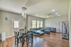 Living Room | Queen Sleeper Sofa | Smart TV | Central A/C & Heat