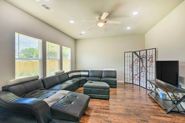 Texas City Vacation Rental | 3BR | 2.5BA | 1,815 Sq Ft | 1 Step to Enter