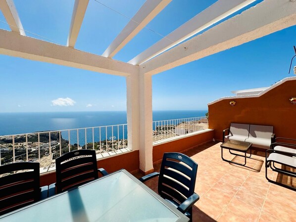 Balcony/ terrace