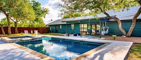 Awesome pool! Fun outdoor space. Right next to the lake.