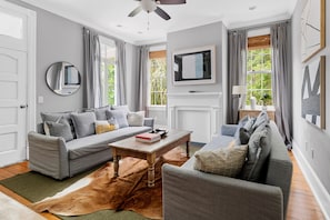 Maison de Jasmine - Suite B | Next to Fuel Cantina