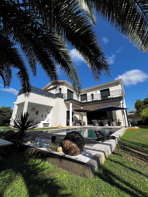 La Villa des Trois Pins.