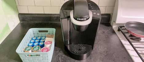 Keurig: Choose from regular & decaf coffee or tea, complete with cream and sugar