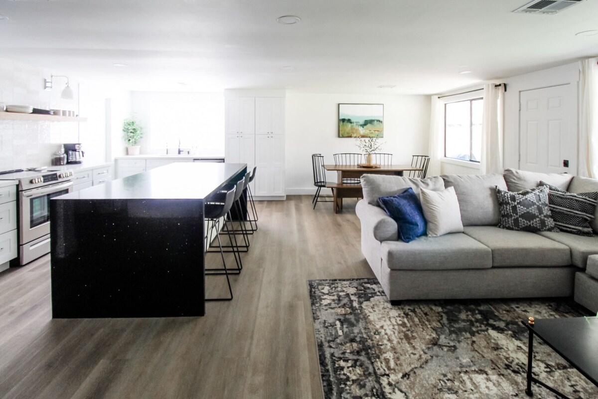 Clean and newly remodeled + fun backyard! Close to Everything!