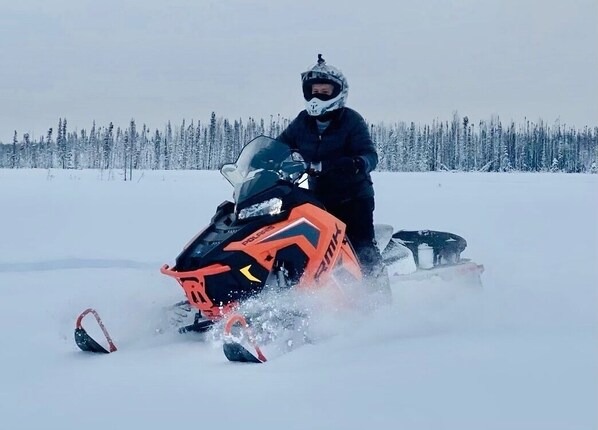 Skidåkning och snöaktiviteter