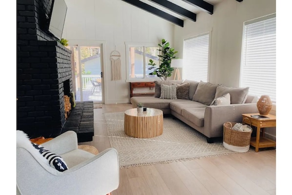 Spacious living room with TV