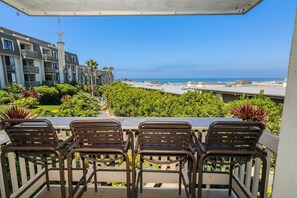 Enjoy breakfast or a cold drink at the bar while watching the waves from your balcony