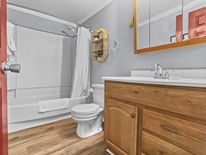 Clean bathroom with tub/shower!