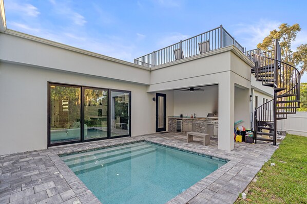 Here, you can see the staircase leading to the rooftop deck!