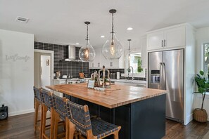 Enjoy brunch at one of the 4 bar stools, under impressive hanging lights!