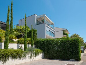 Planta, Cielo, Edificio, Ventana, Diseño Urbano, Hierba, Fachada, Barrio Residencial, Bienes Raíces, Arecales